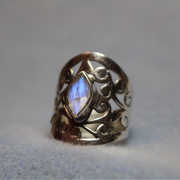 Silver and quartz crystal gem ring - Picture 7 of 9